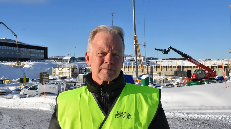 Mats Dahlberg, vd på Kirunabostäder AB (KBAB), säger att kostnaden ökade från 4,5 miljoner till det dubbla för renoveringen av Tallplan. 