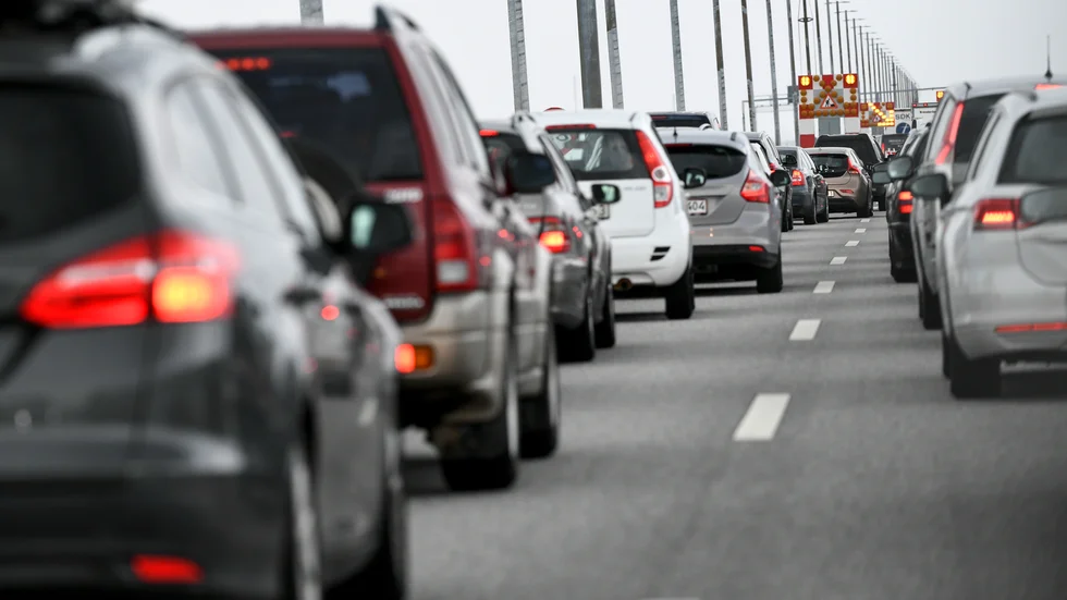 Köerna är kilometerlånga på Öresundsbron för den som är på väg till Danmark.