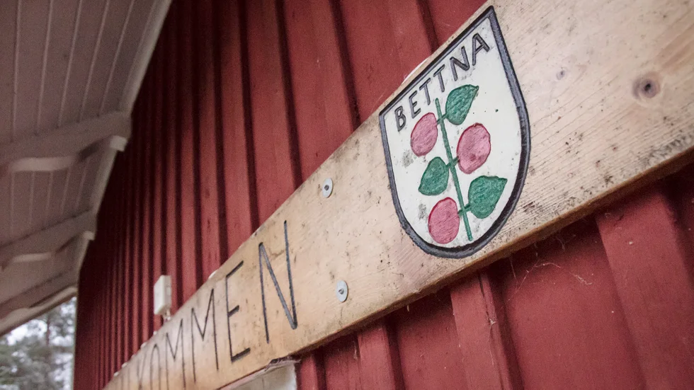 Polisen kallades till Bettna, efter larm om att någon blivit knivskuren. Men larmet visade sig vara falskt. 