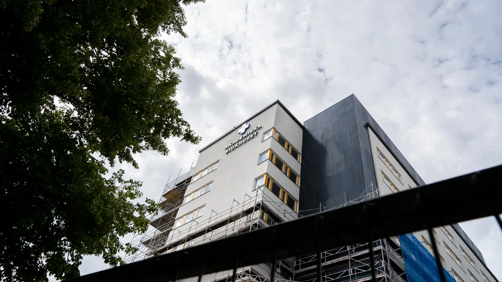 Bristen på öppenhet skapar rimlig misstro och skepsis mot den förda privatiseringspolitiken, skriver Christer Tengvar och Lars O Ericsson.