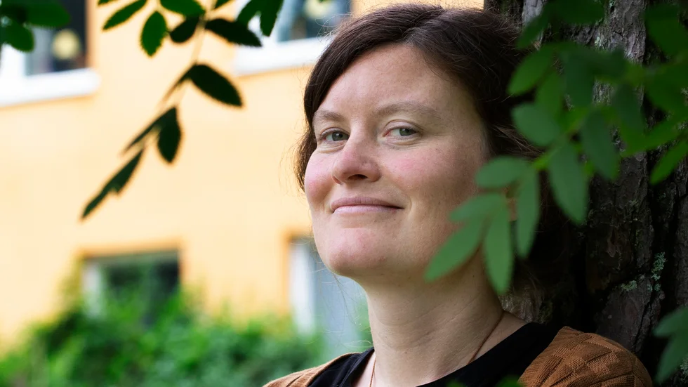 Alva Dahl, forskare vid institutionen för nordiska språk vid Uppsala universitet, är hedrad och glad över Karin Boyepriset.