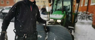 Äntligen får Robert ploga snö 
