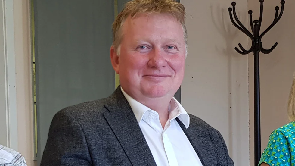 Bildningsnämndens ordförande David Wenhov (LPo) säger att nämnden ska reda ut sparkravet på bästa sätt.