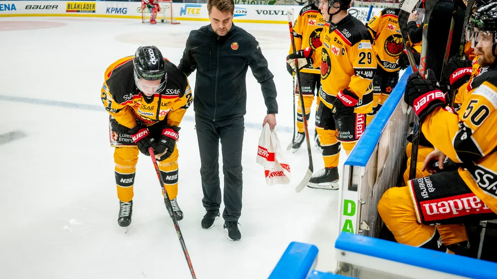 Juhani Tyrväinen fick ledas av isen.