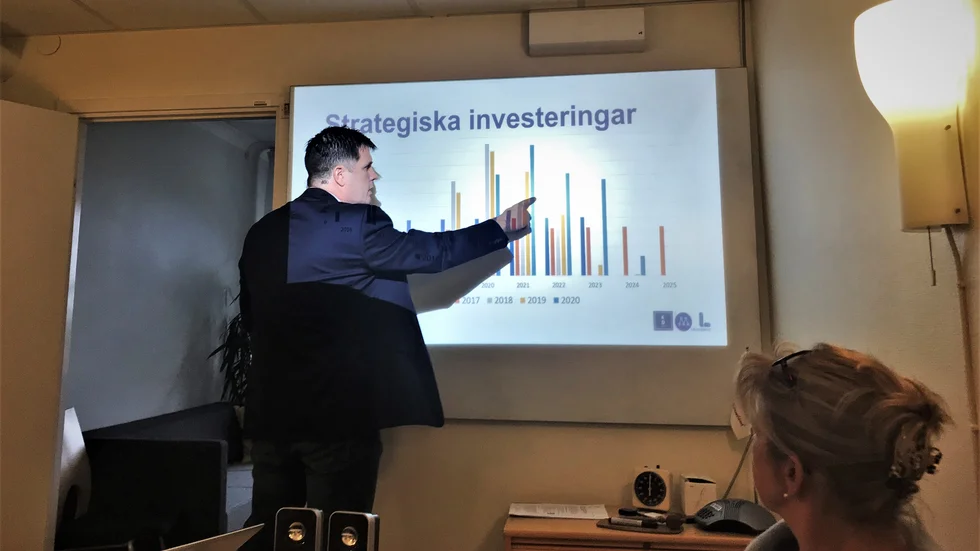 Moderaternas Magnus Leivik riktar, tillsammans med kollegorna Marie-Louise Forslund Mustaniemi (KD) och Ewa Callhammar (L) skarp kritik mot kostnadsutveckling och kostnadskontroll för sjukhusbyggena i Nyköping och Eskilstuna. Region Sörmlands ledning måste nu visa att den bygger rätt vård för rätt pengar.