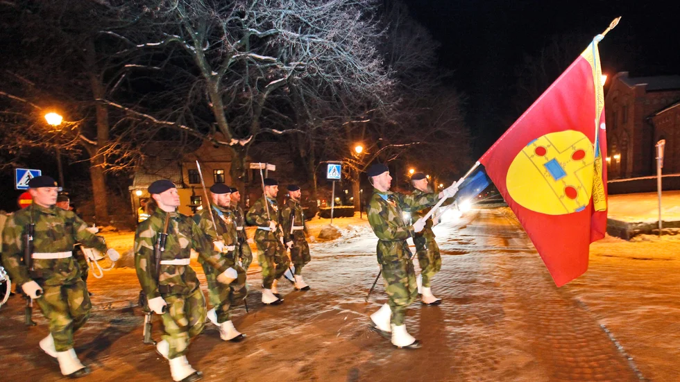 Så här såg det ut när Ledningsregementet återupptog traditionen med fackeltåg och julvesper 2016.