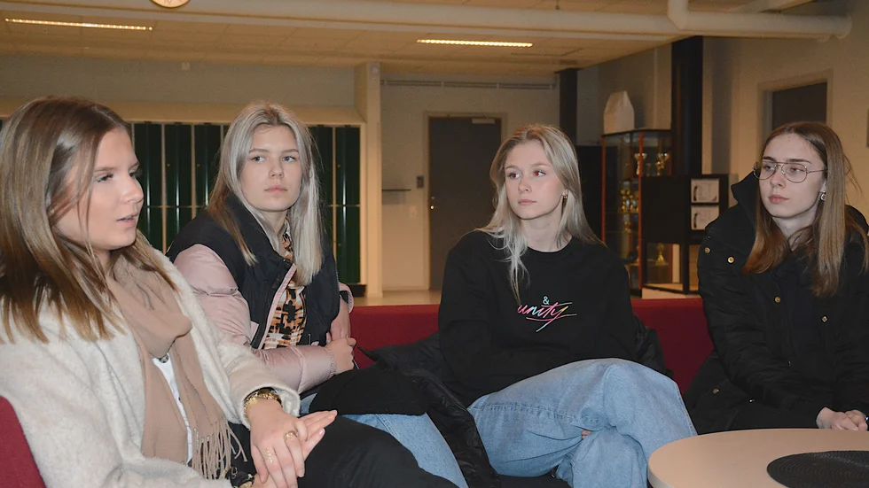 Ungdomarna som varit i Mukono står för en del i Frammismässan på måndag. fr.v Linnea Brose, Frida Rydell, Tuva Svensk och Lisa Nestor.
