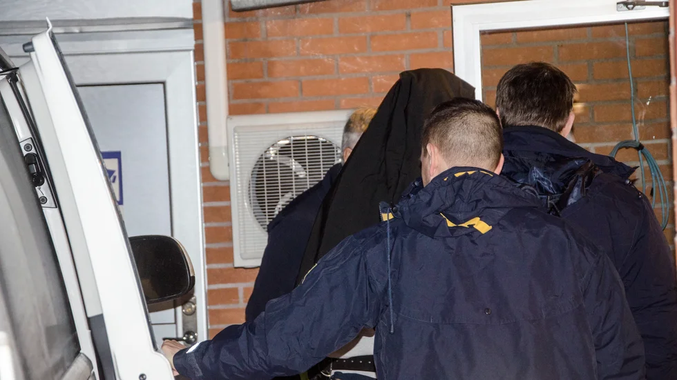 Sent under tisdagens förhör avslöjar 38-åringen nya uppgifter kring 37-åringens delaktighet.