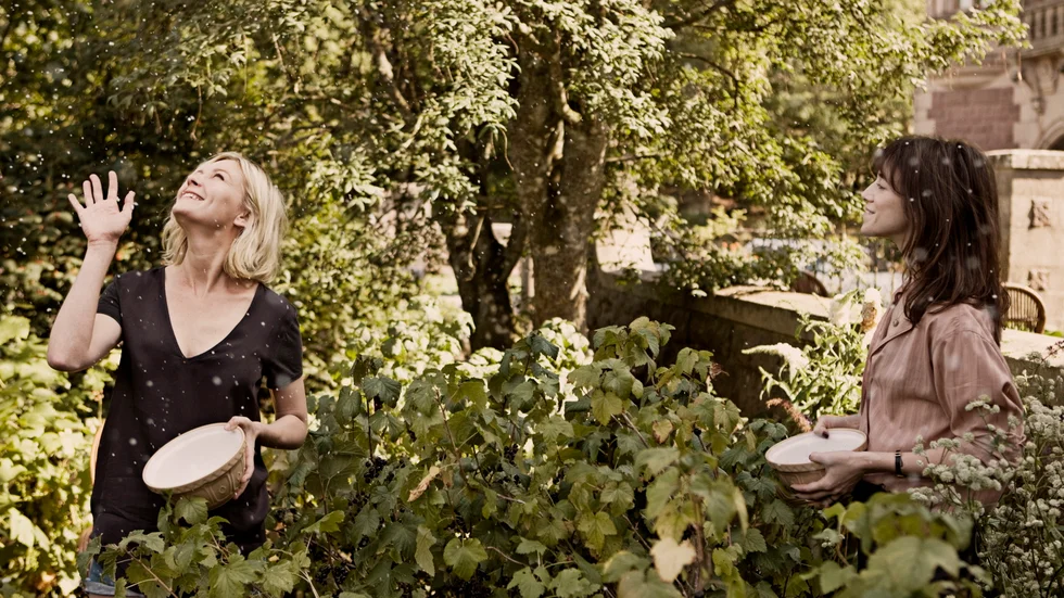 I "Melancholia" spelar Kirsten Dunst den deprimerade Justine som möter undergången, i form av en planet på kollisionskurs med jorden. Lars von Trier har regisserat.