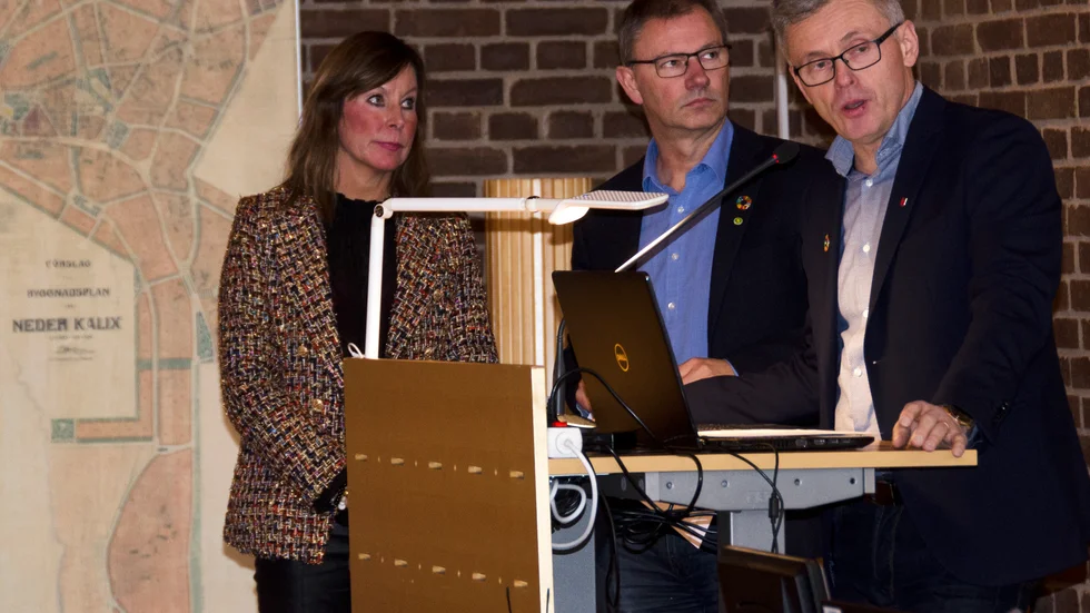 Katarina Burman, Sven Nordlund och Tommy Nilsson drar förslaget Kalix Vision 2030, som också blev beslutet.