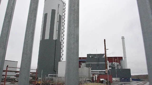 Fjärrvärmeverket på Storängens industriområde, de mindre anläggningarna på olika platser i kommunen och distributionsnätet till anslutna villor och fastigheter kan få ny ägare. En försäljning planeras.
