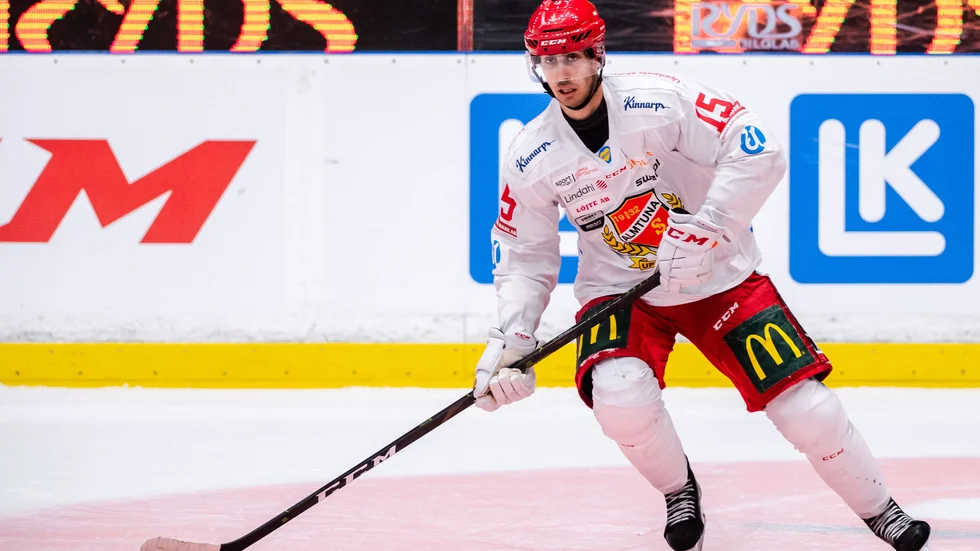 Marcus Karlström kommer att spela i Almtuna även nästa säsong.