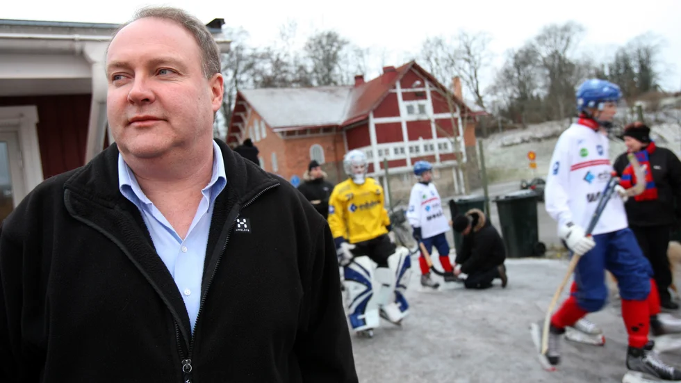 Åtvidabergs BK:s ordförande Börje Johansson ser snart en ny bandyanläggning stå klar i Åtvidaberg. Utomhus för tio miljoner kronor.