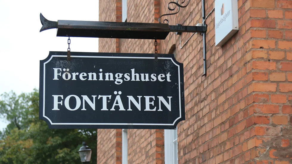 Vi måste nu göra vad vi kan för att vårt fina Fontänen, menar skribenterna.