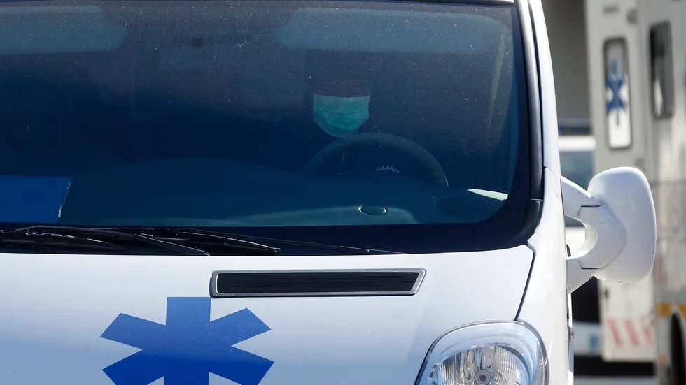 Miljoner ansiktsmasker tillhörande det svenska företaget Mölnlycke har fastnat i Frankrike. Arkivbild.