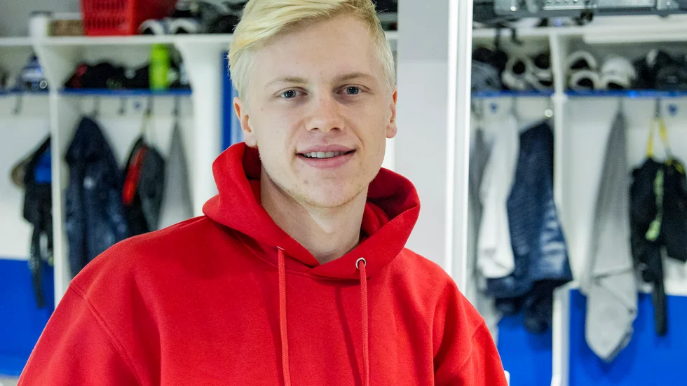 Viktor Spångberg sommarjobbade som snickare.
