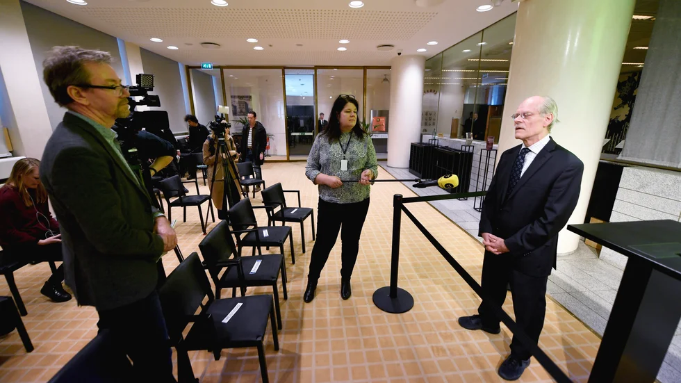 Riksbankschefen Stefan Ingves vill trycka mer pengar, men det räcker inte för att möta coronakrisen.