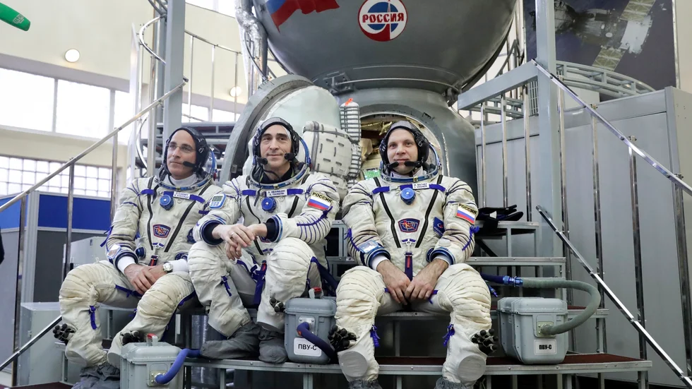 Christopher Cassidy, Anatolij Ivanisjin och Ivan Vagner tränar för fullt inför rymdresan. Bilden är från Stjärnstaden utanför Moskva i mars.