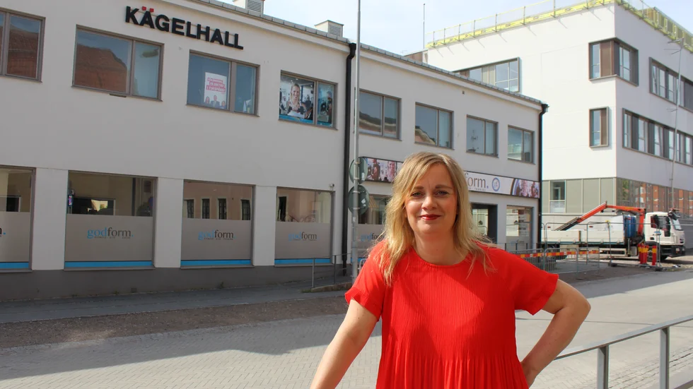 Caroline Esping driver hudvårdssalongen och ekologiska butiken Hälsa på i centrum och har startat en insamling för att rädda "grannen" kägelhallen.
