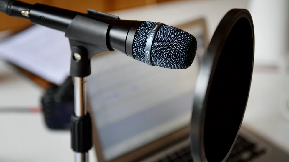 Podcasten "Stormens utveckling" får kritik av SKMA. Genrebild.