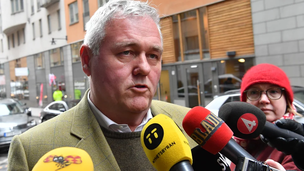 Centerns tf partiledare Anders W Jonsson försvarar januaripartiernas överenskommelse om las.