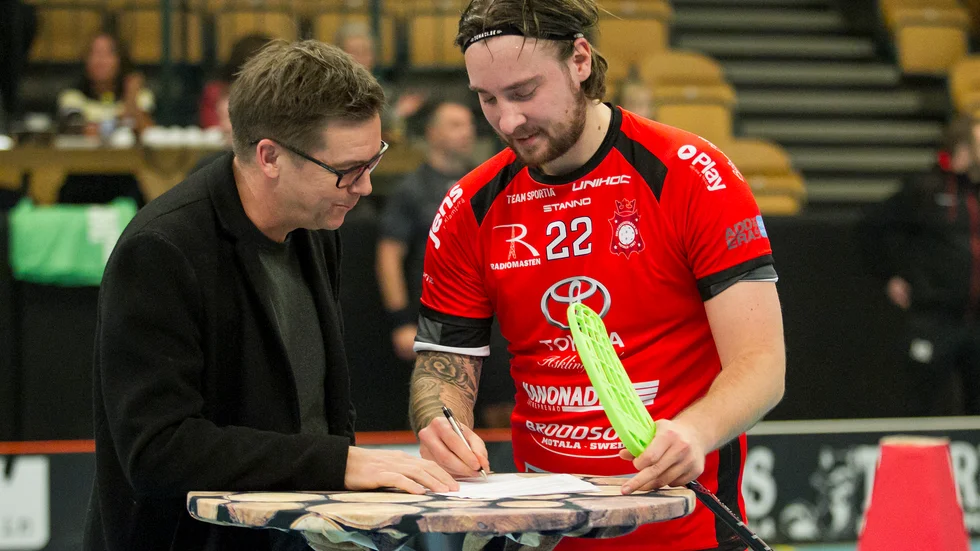 I januari 2020 fick Solfjäderstadens sportchef Jens Larsson Martin Hovlund att skriva på för en återkomst i moderklubben. Nu har Larsson påbörjat arbetet med att få ihop truppen inför kommande säsong. 
