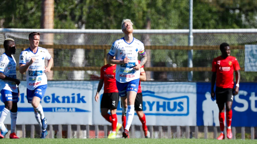 William Olausson var nära att kvittera med en nick på en hörna.