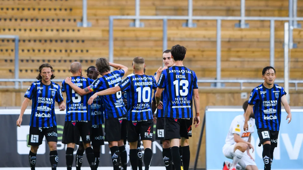 Sirius, här i matchen mot Häcken senast, föreslås få 2,2 miljoner kronor av regeringens stödpaket som Svensk Elitfotboll ska dela ut.