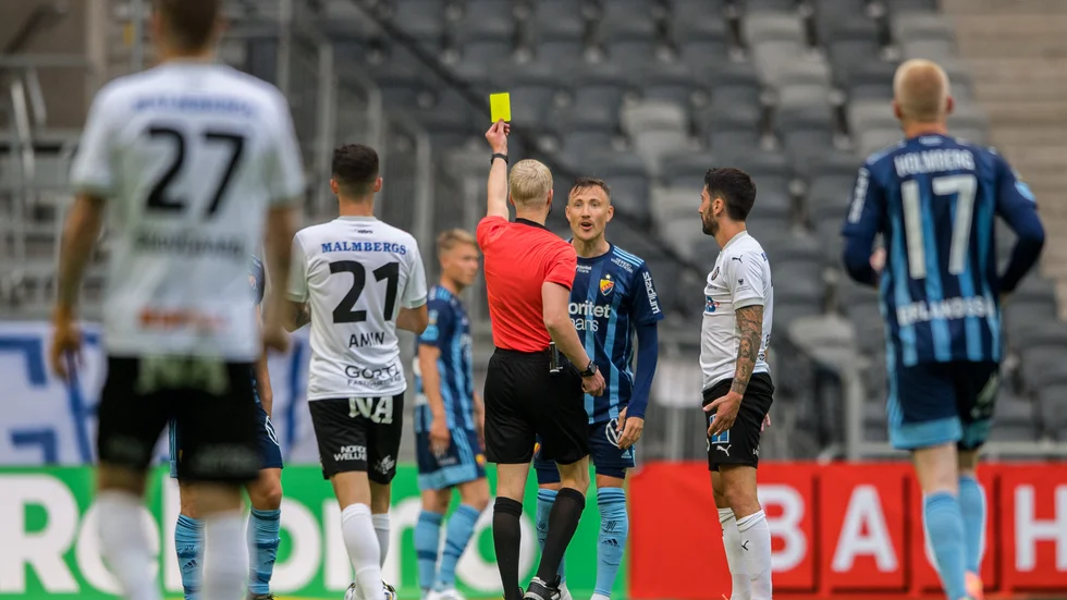 Gotländska domaren Adam Ladebäck hör numera hemma i allsvenskan.