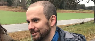 (M) rasar mot majoritetens skolbeslut