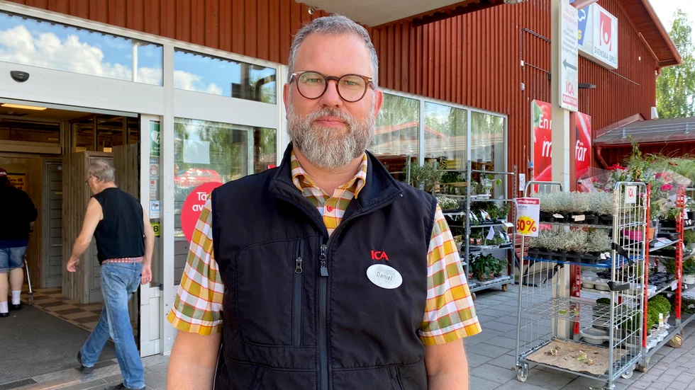 Det finns inga planer på att återinföra en rabatt vid e-handel, men personalen försöker hitta olika lösningar som hjälper kundgrupper.