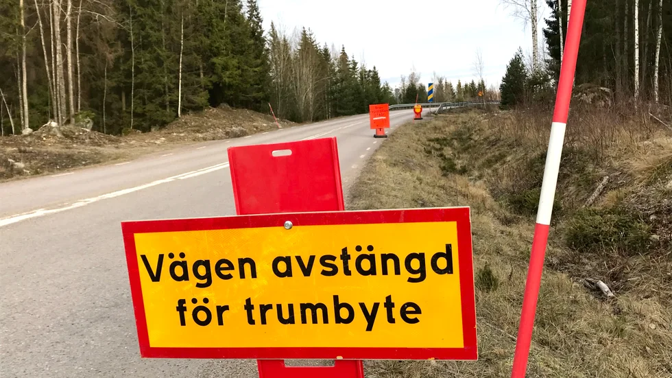 En trumma har bytts och nu ska väg 214 höjas. Bilden är tagen på en annan väg.