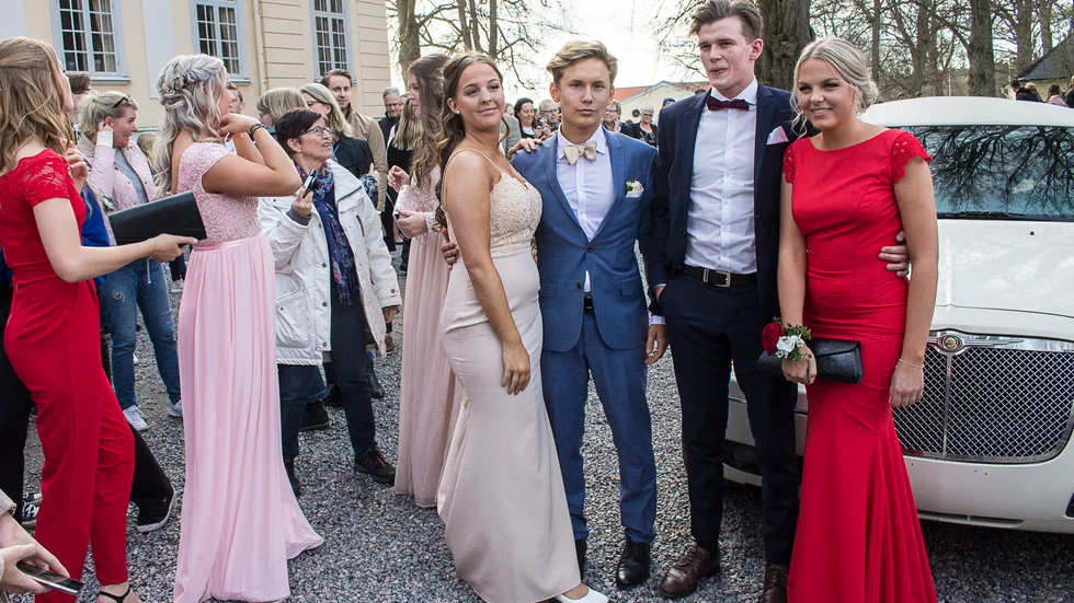 Eleganta klänningar och tjusiga bilar brukar höra till studentbalen på Hedenlunda. Men i år blir den inte av.