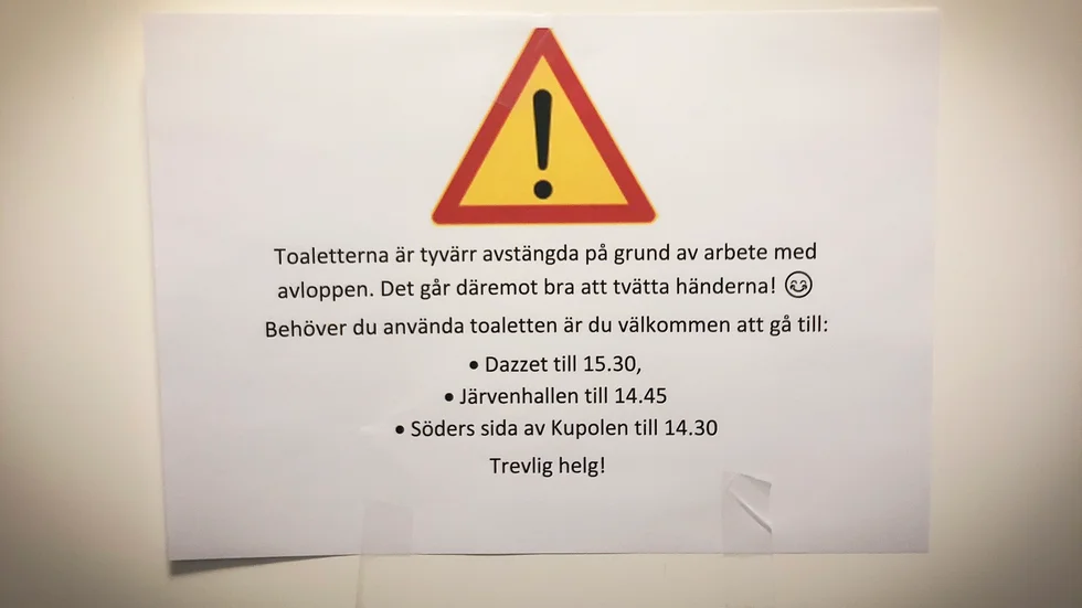 Varning för avloppsläcka! Ett antal av skolans toaletter förbli arvstängda i väntan på reparation.