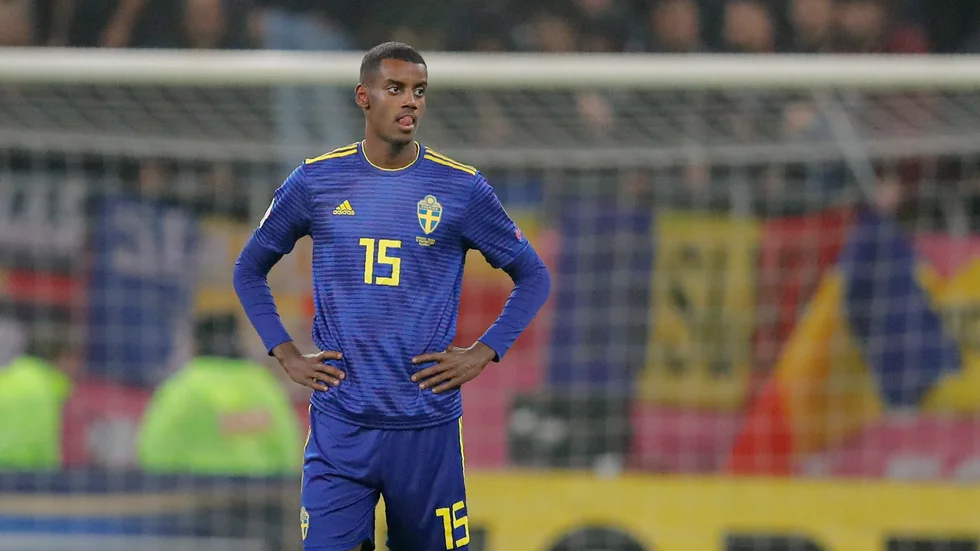 Alexander Isak utsattes för rasism av delar av den rumänska publiken i EM-kvalet i höstas. Nu går fotbollsförbundet vidare i frågan och kräver regeländringar. Arkivbild.