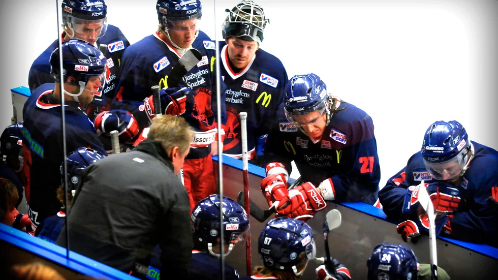 Någon form av krismöte under matchen mot Skåre.