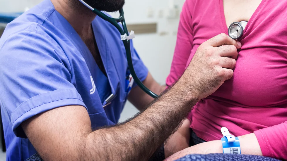 Forskning inom primärvård lyfter fram hur viktigt det är med en namngiven läkare och kontinuitet för att höja vårdkvaliteten för patienten, skriver debattörerna.