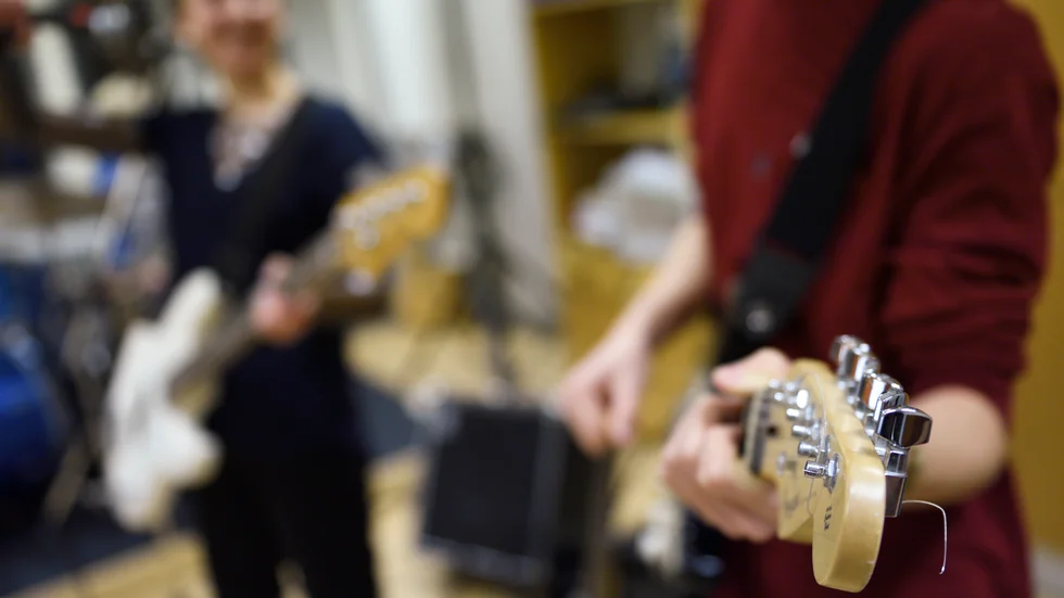 Att sända spelningar från replokaler är ett sätt att nå ut med livemusik i nuläget. 