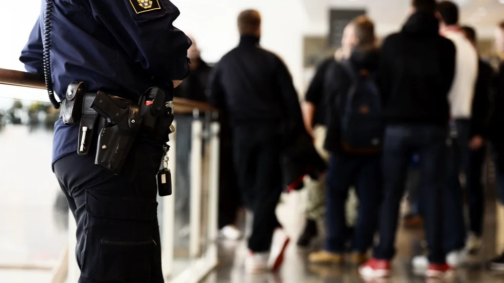 En ny rapport visar att våld mot poliser i norra Sverige upplevs som grövre, mer utstuderat och sker oftare.