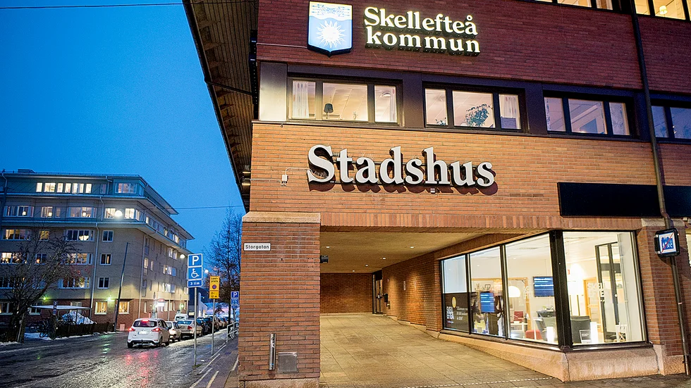 Skribenten är kritisk till att timvikarierna inte inkluderas när socalnämnden delar ut covid-bonus.