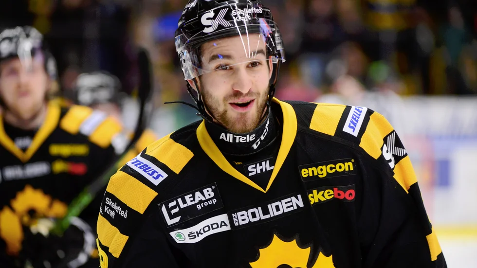 Den tidigare Skellefteå AIK-forwarden Andrew Calof sägs vara klar för Växjö.