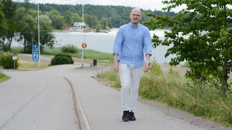 Sverigedemokraterna i Kinda, med politikern Christian Nordin Olsson, reserverade sig mot beslutet att bygga en ny skola i Rimforsa på befintligt området. "Känns förhastat", säger han.