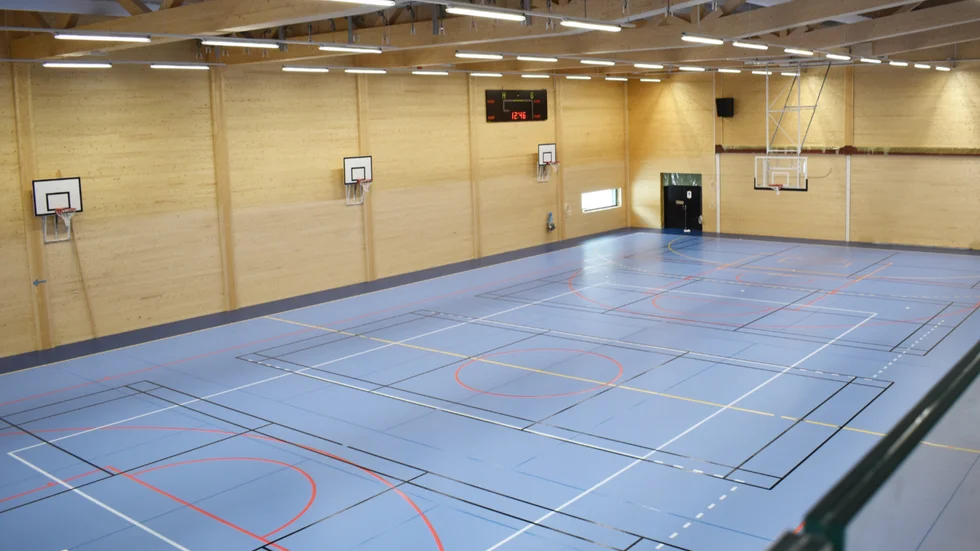 Sporthall i Kåge har varit diskuterad i många år och enligt förslaget kan den byggas 2004 och 2005. Bilden visar nya hallen på Morö Backe.
