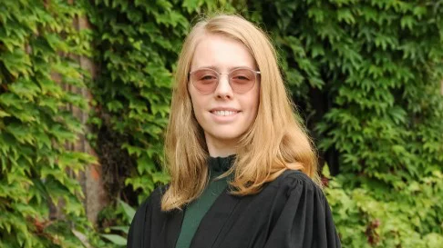 Skelleftetjejen Hanna Bengtsson Henderson forskar om den bondska dialekten vid Cambridge universitet i England.