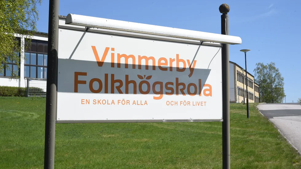 Till folkhögskolans sommarkurser kommer människorfrån hela landet.