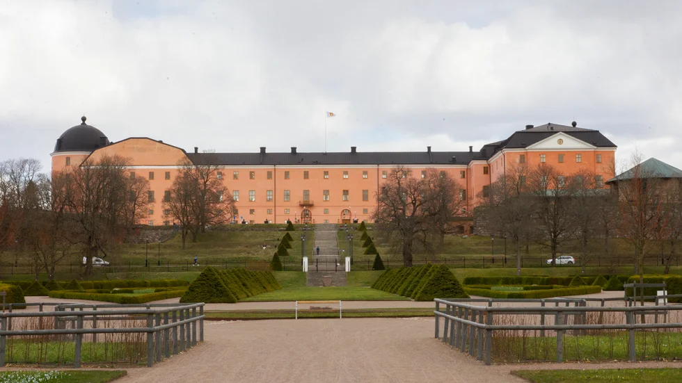 Kritiken mot den utredning som förordar att konstmuseet blir kvar i Slottet får fortsatt inga svar, skriver Tomas Klang.