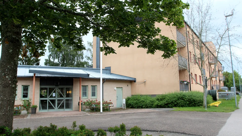 Det går fortfarande att  komma in i  äldreboendet Malins tomma lokaler, skriver signaturen Anhörig.