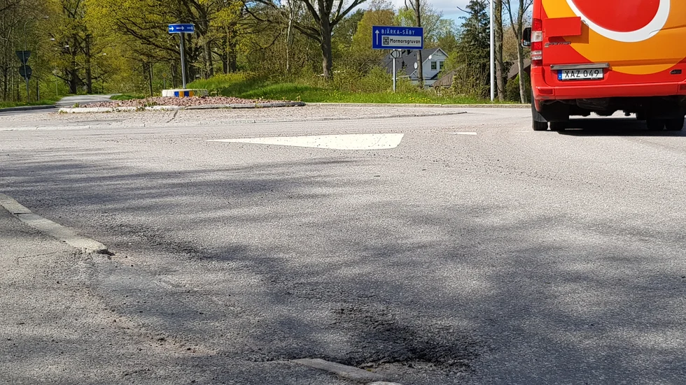 Rondellen vid Slevingevägen/Gruvgatan skapar förvirring, menar en person som vill ha övergångsställe på platsen.