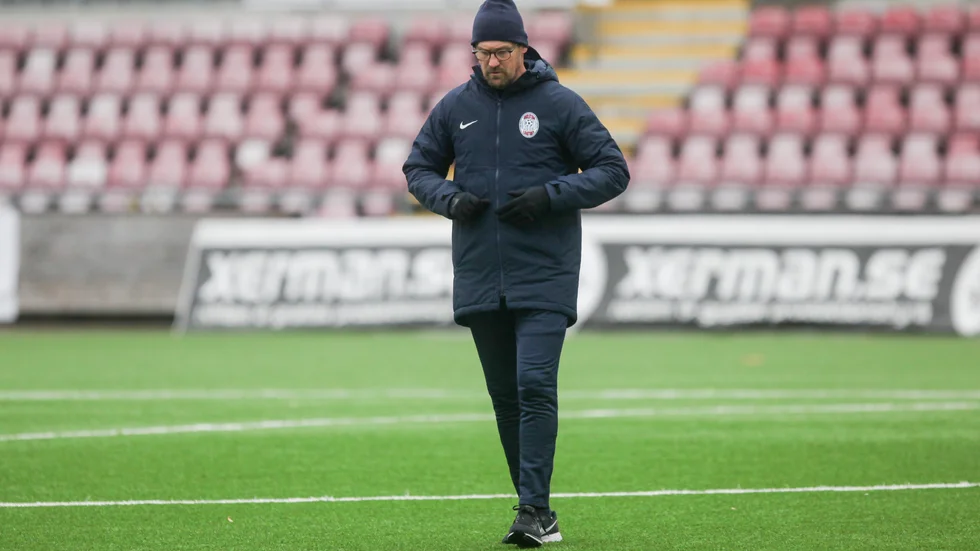 Uniteds tränare och sportchef Magnus "Munken" Karlsson hoppas att kunna fylla på truppen med någon rutinerad spelare.
