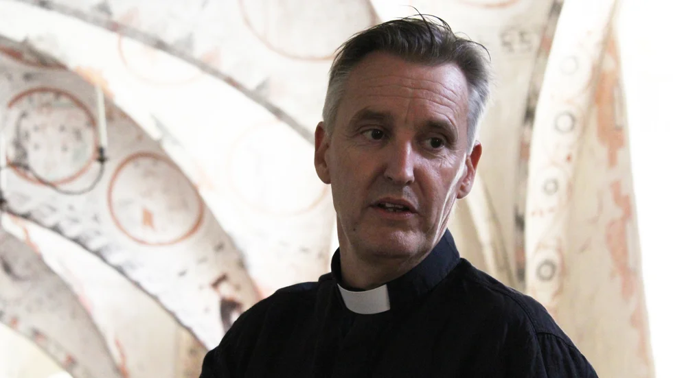 Fjärdhundra kyrkas kyrkoherde Karl-Magnus Hansson är upprörd efter inbrottet i kyrkan. 